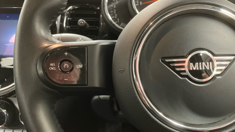 MINI Hatchback 1.5 Cooper Classic 5dr Auto Petrol Hatchback